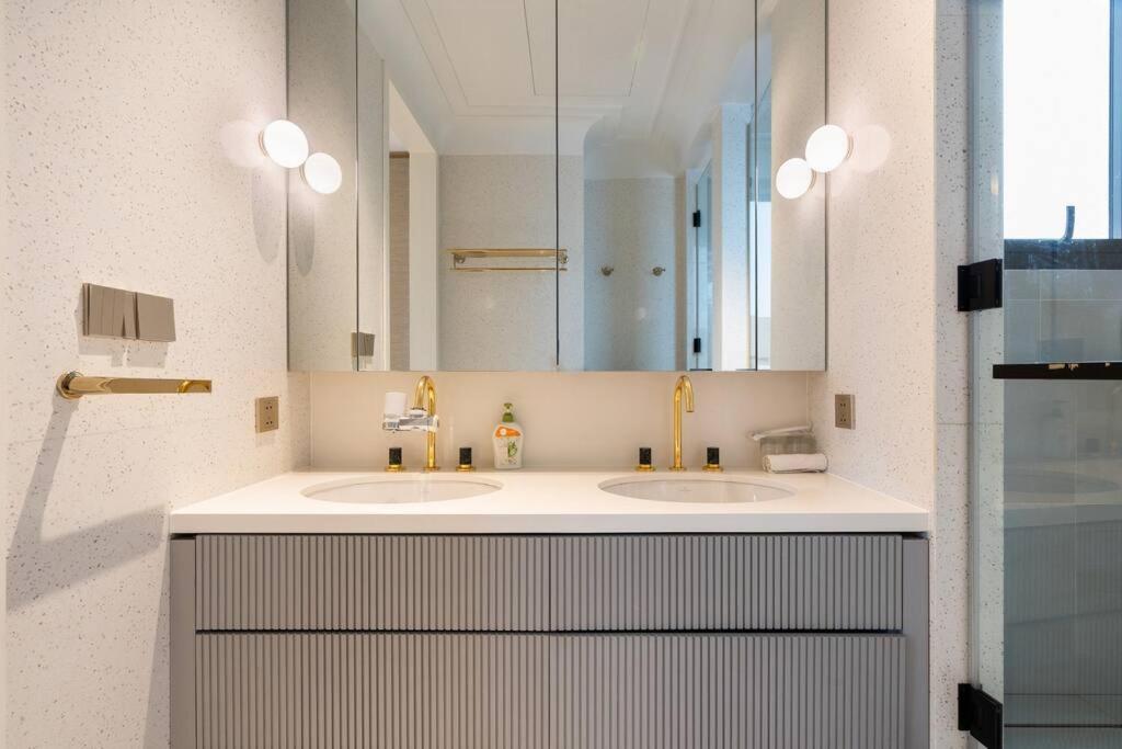 The Rixx Masterpiece Apartment@vincom/opera House Apartment
